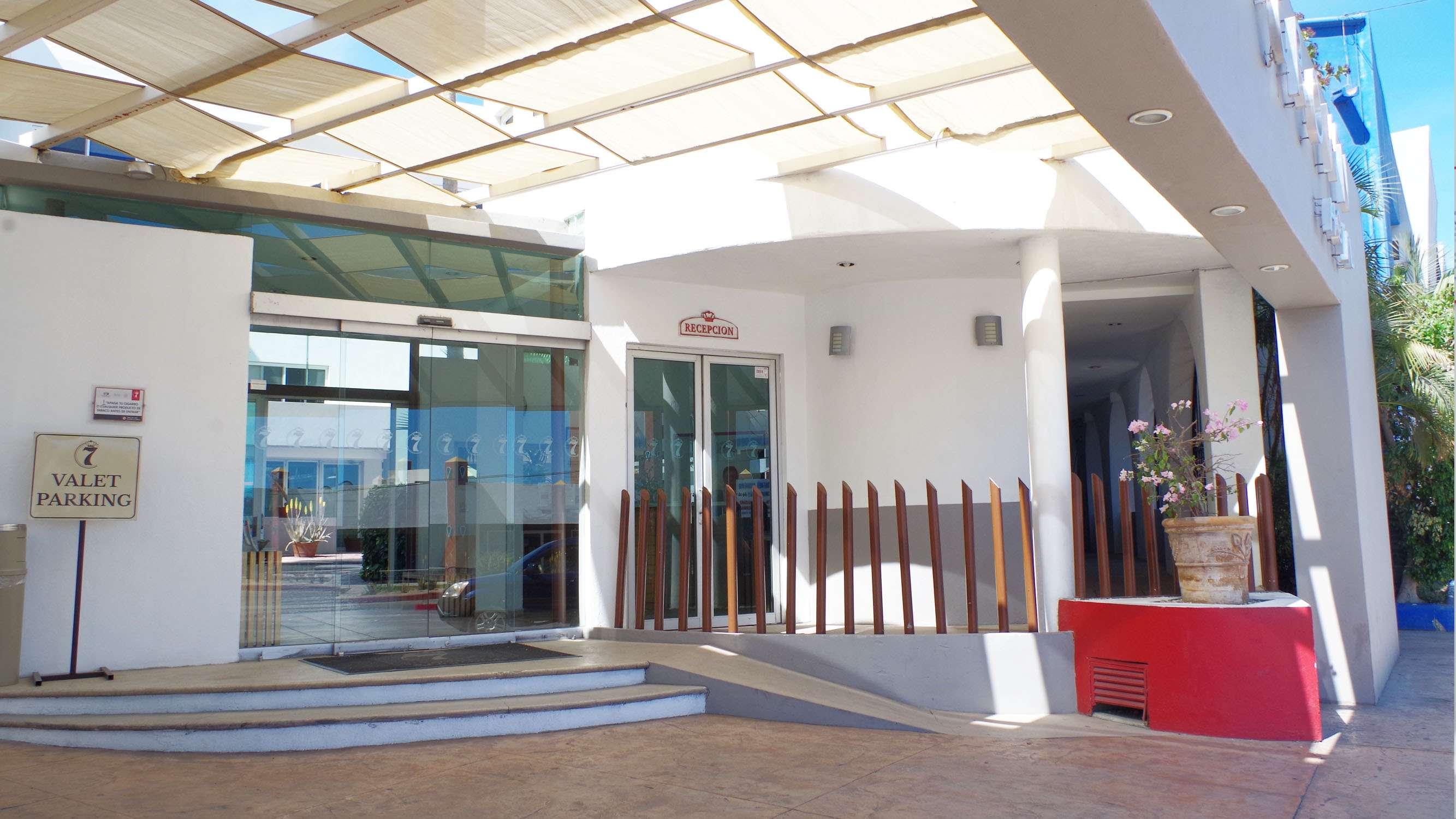 Seven Crown Express & Suites By Kavia Cabo San Lucas Extérieur photo