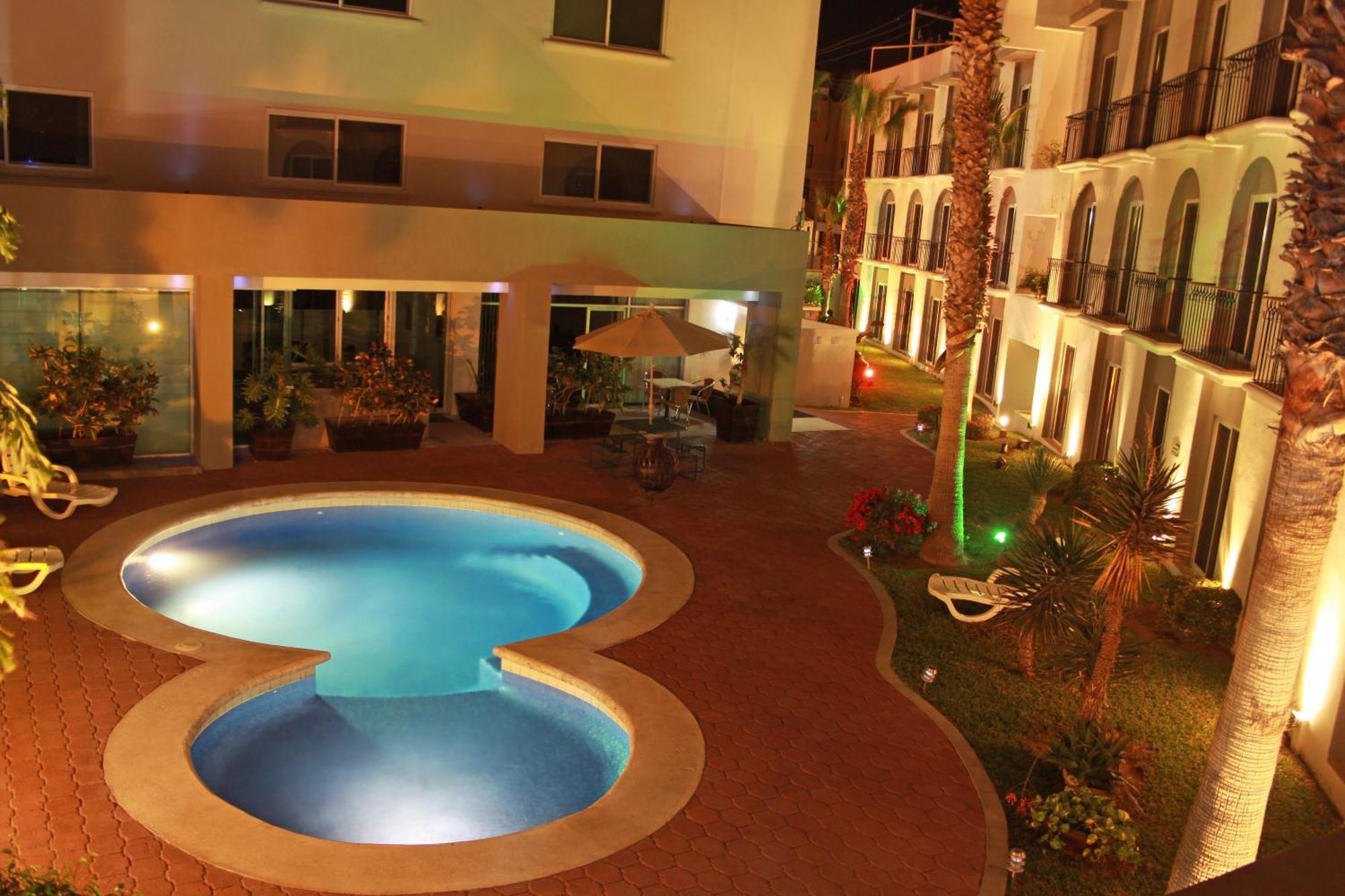 Seven Crown Express & Suites By Kavia Cabo San Lucas Extérieur photo