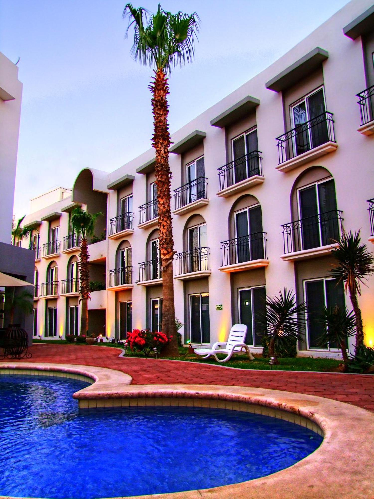 Seven Crown Express & Suites By Kavia Cabo San Lucas Extérieur photo